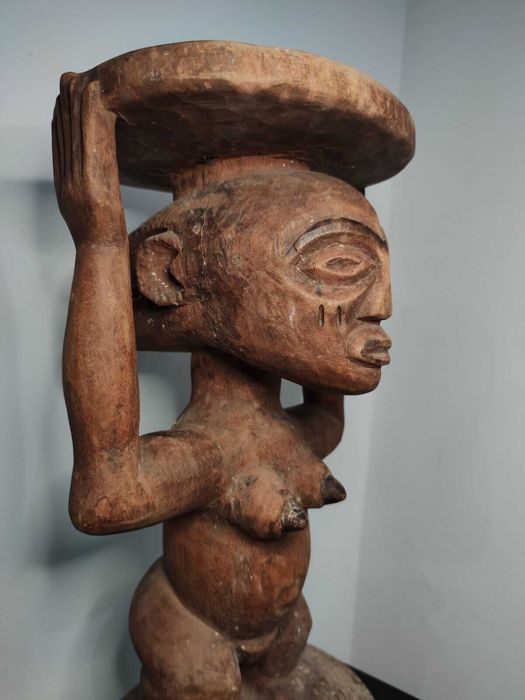 Banco africano. De norte de Angola ou Congo. Africa. Arte Africana.