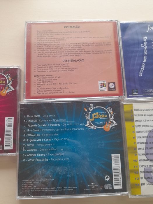 Cds musicais vários.