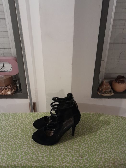 Vendo Sapatos de Senhora muito bonitos como novos