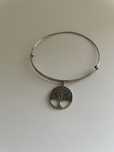 Pulseira prateada ajustável com pendente