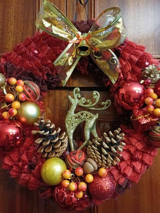 Яскравий різдвяний віночок