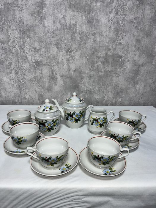Вінтажний сервіз з польовими квітами