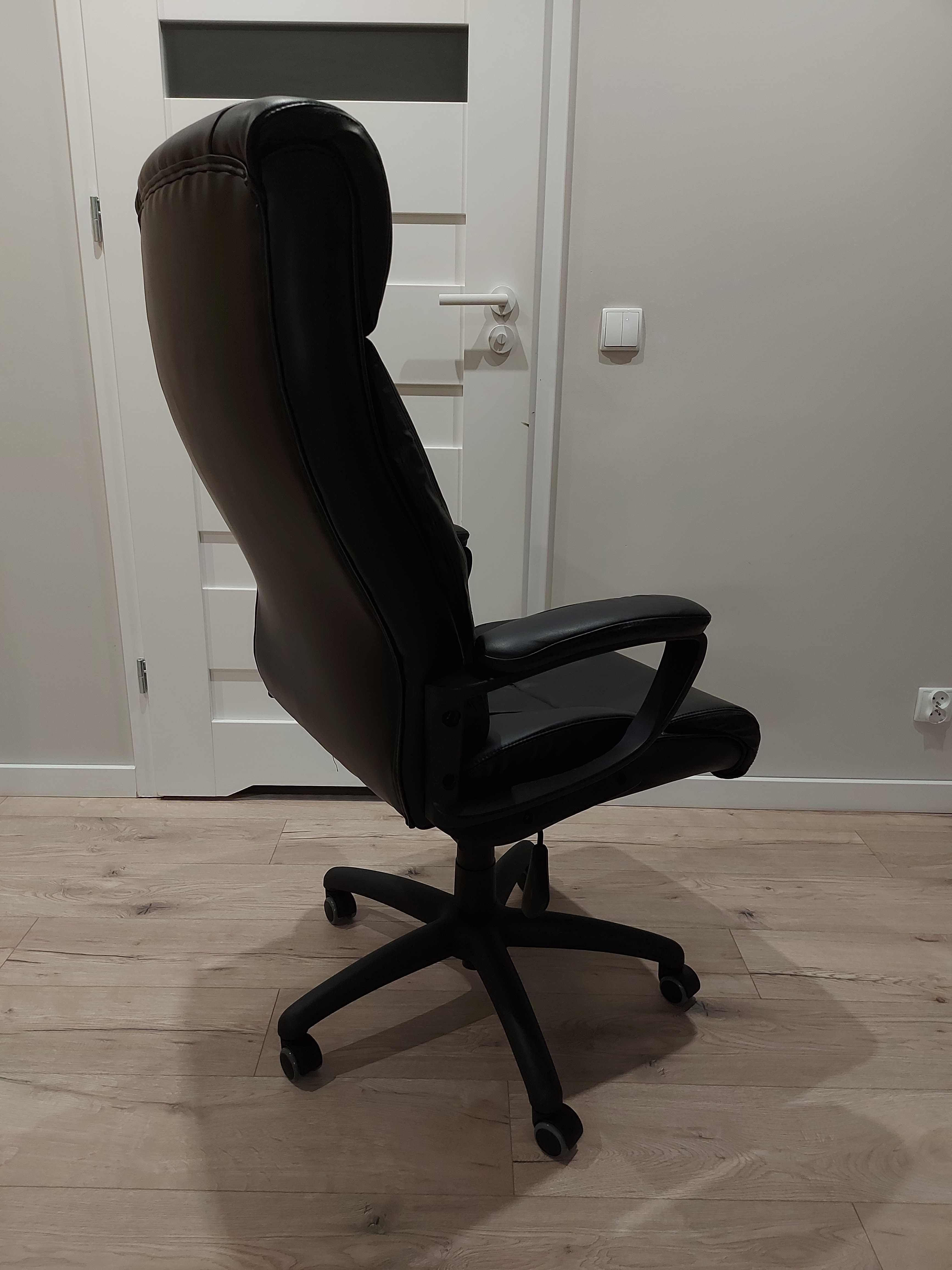 Jak nowe krzesło biurowe TJELE czarne skóra ekologiczna