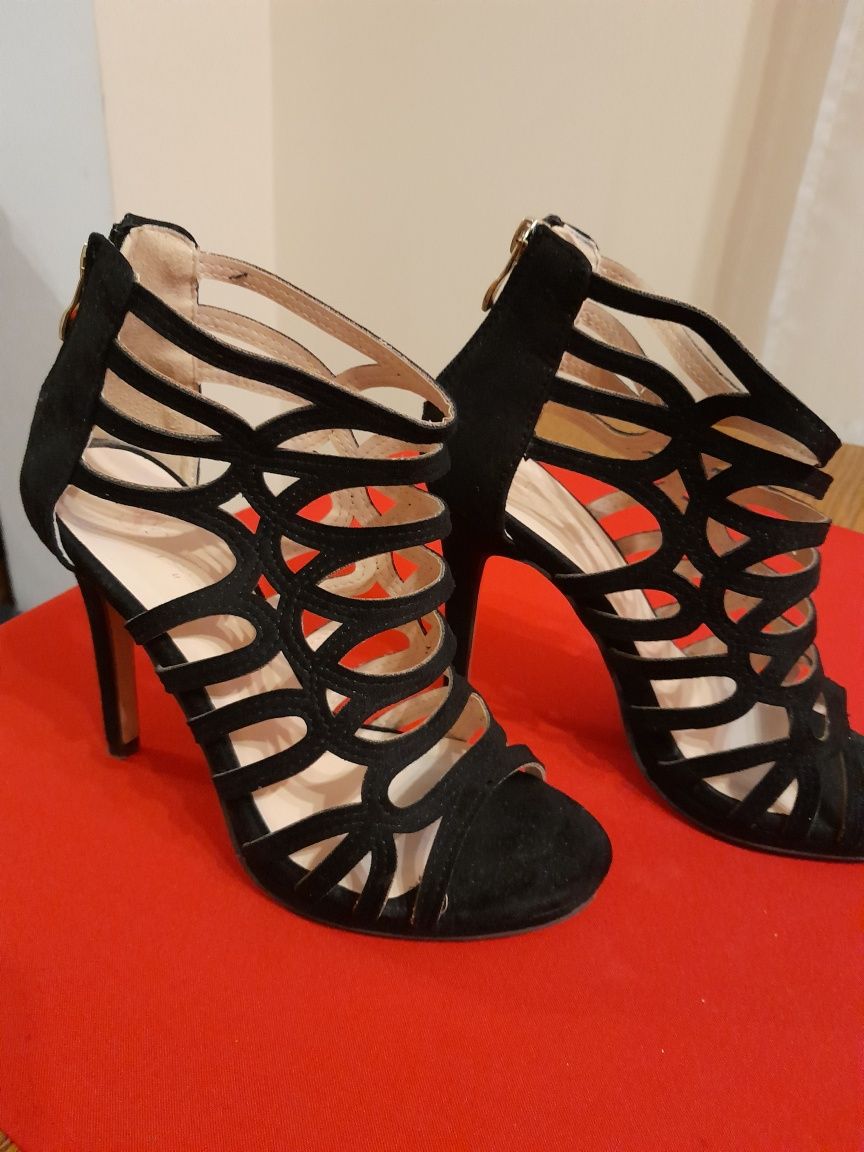 Buty damskie na szpilce