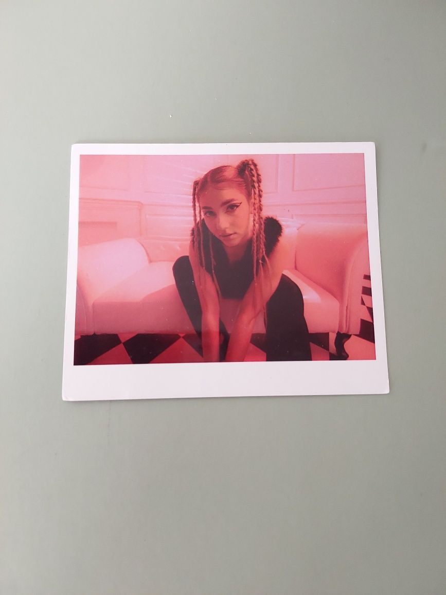 Polaroid z boxsu miłostki julia żugaj julki juli