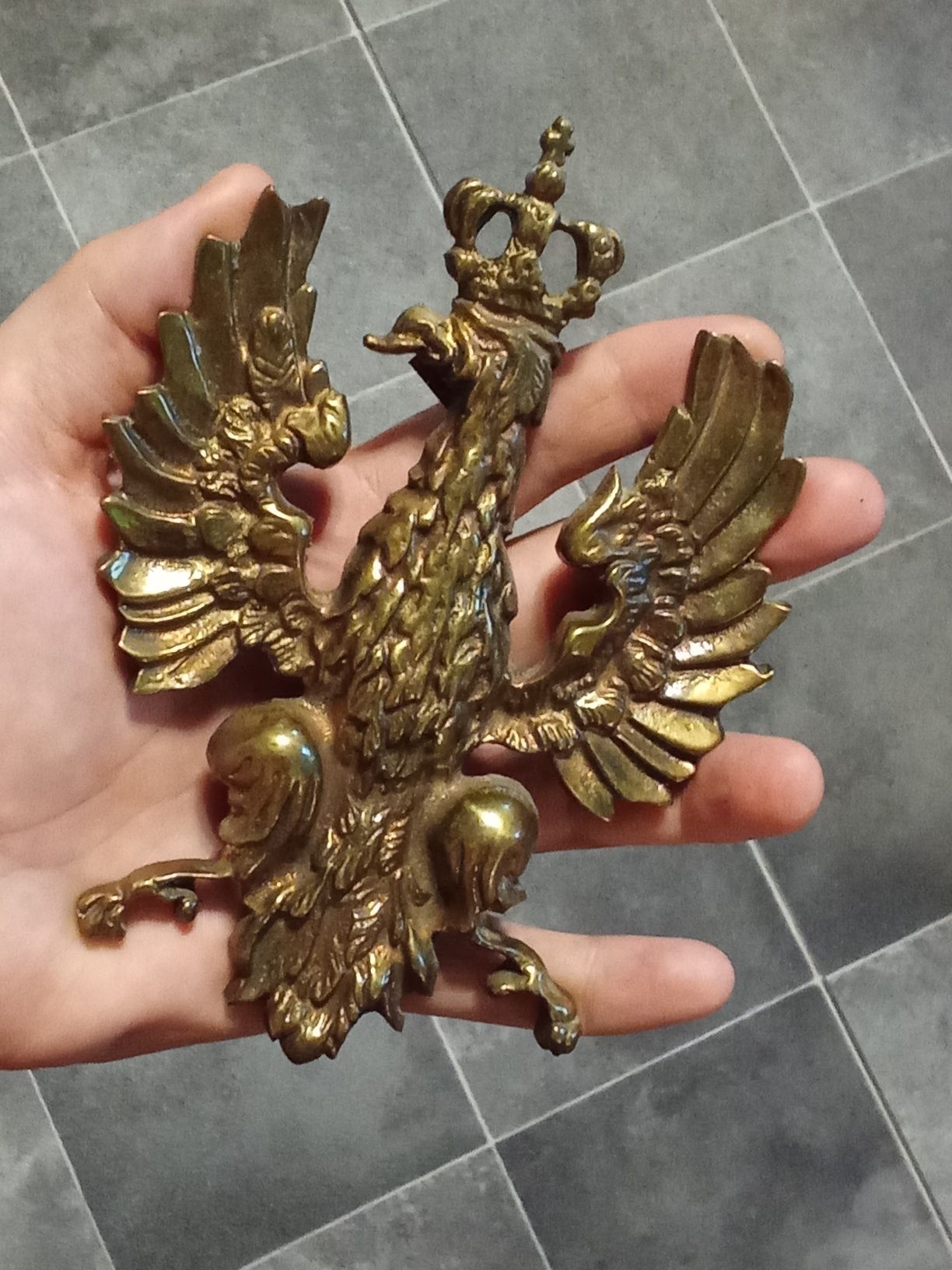 Orzeł z brązu z koroną herb godło figurka rzeźba z brązu monolit odlew