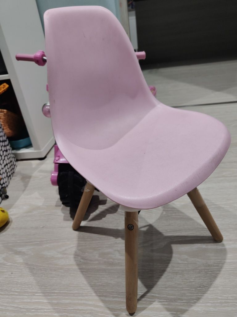 Biurko sundvik z krzesełkiem Ikea dla dziecka dziewczynki