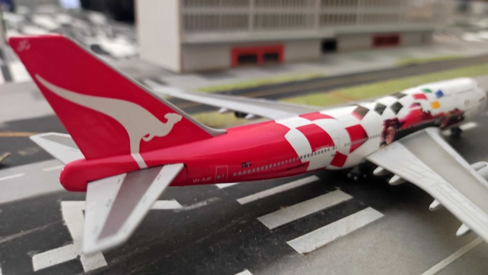 Avião escala 1:400 (Gemini) B 747-400 Formula 1 Raro