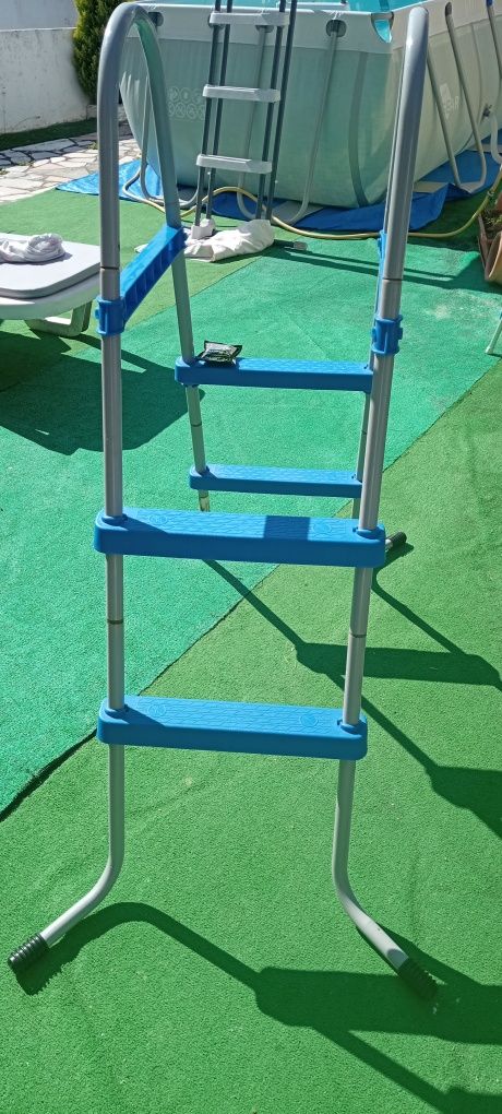 Escadas piscina até 84cm