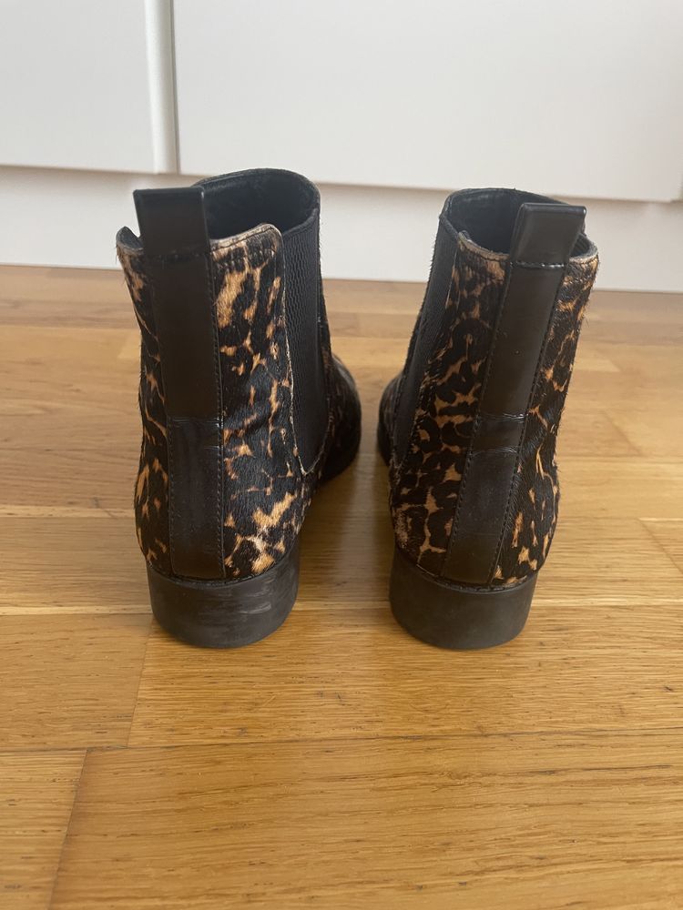 Botins Stradivarius 38 em pelo novos