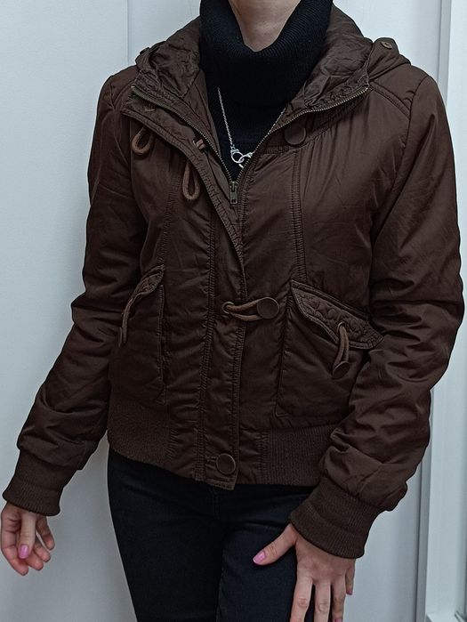 Brązowa kurtka damska Orsay jesienna kurteczka z kapturem 36