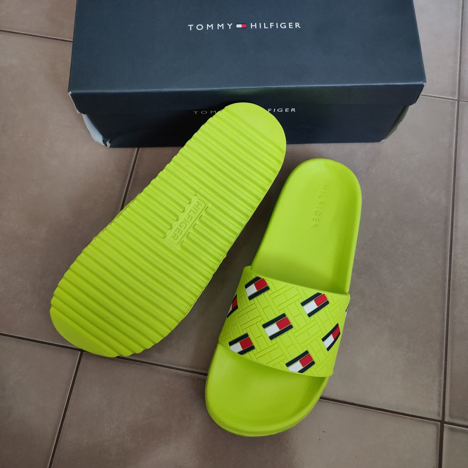Яркие салатовые шлепанцы Tommy Hilfiger Размер 38 Оригинал Klein