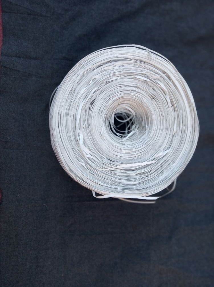 Мотузка,нитка ,пластмасова стрічка типу як шнурок  7міліметрів ширина