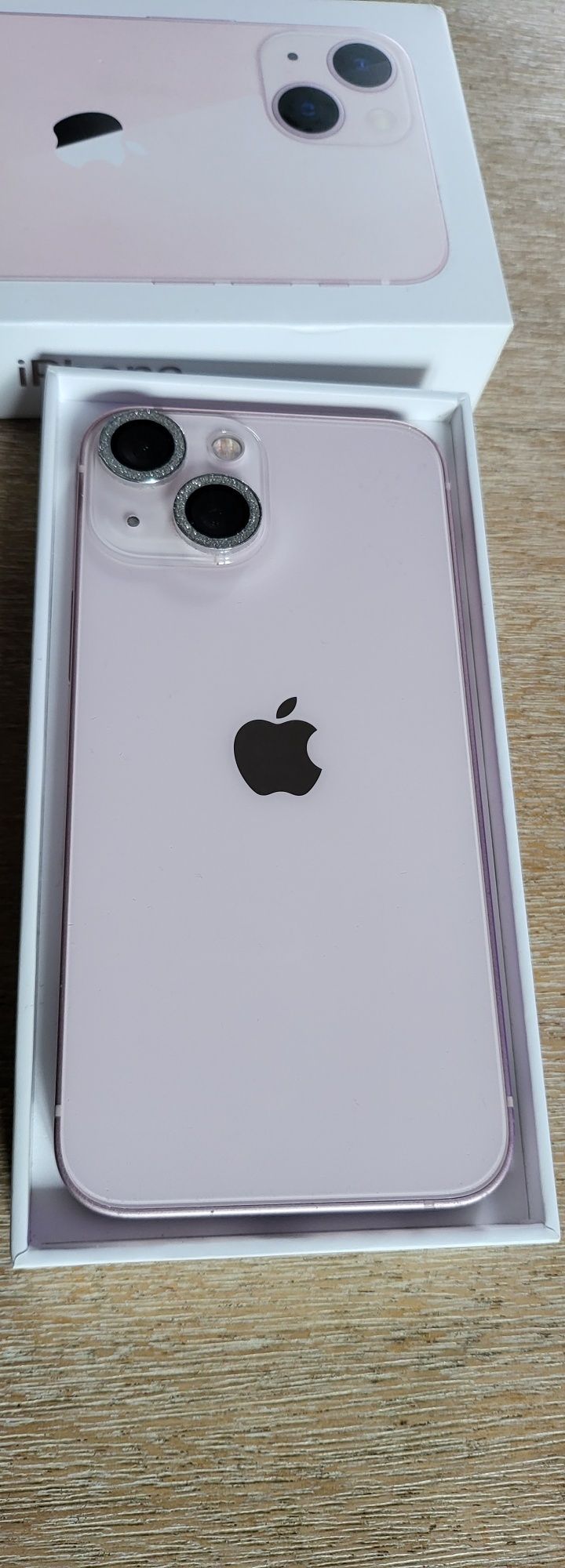 iPhone 13 mini różowy.
