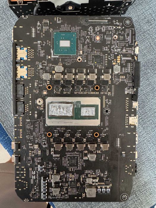 Продам Intel nuc  NUC8i7HVK  НЕ РАБОЧИЙ!!!