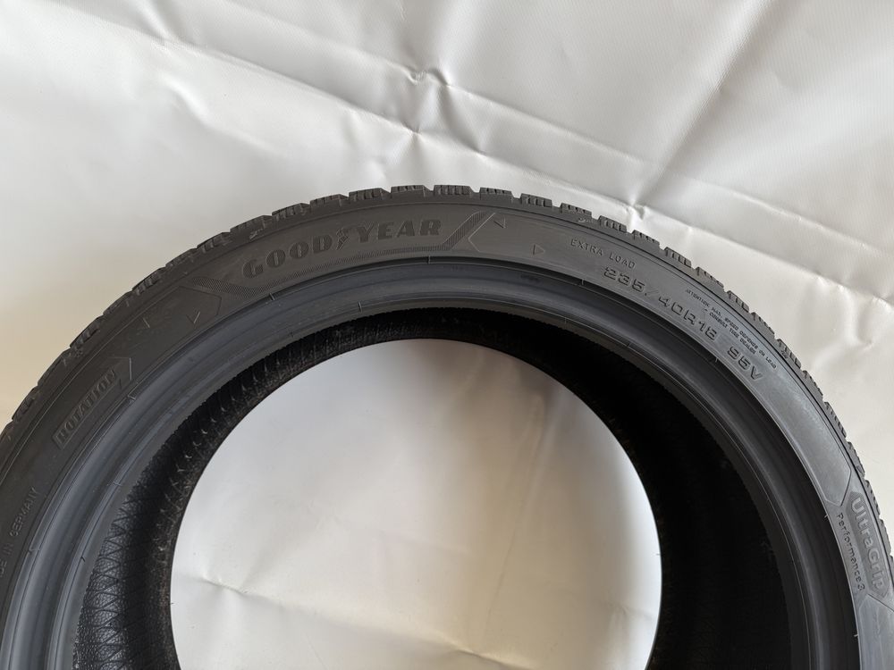 235/40/18 Goodyear UltraGrip Performance 3 95V 2023R (122)