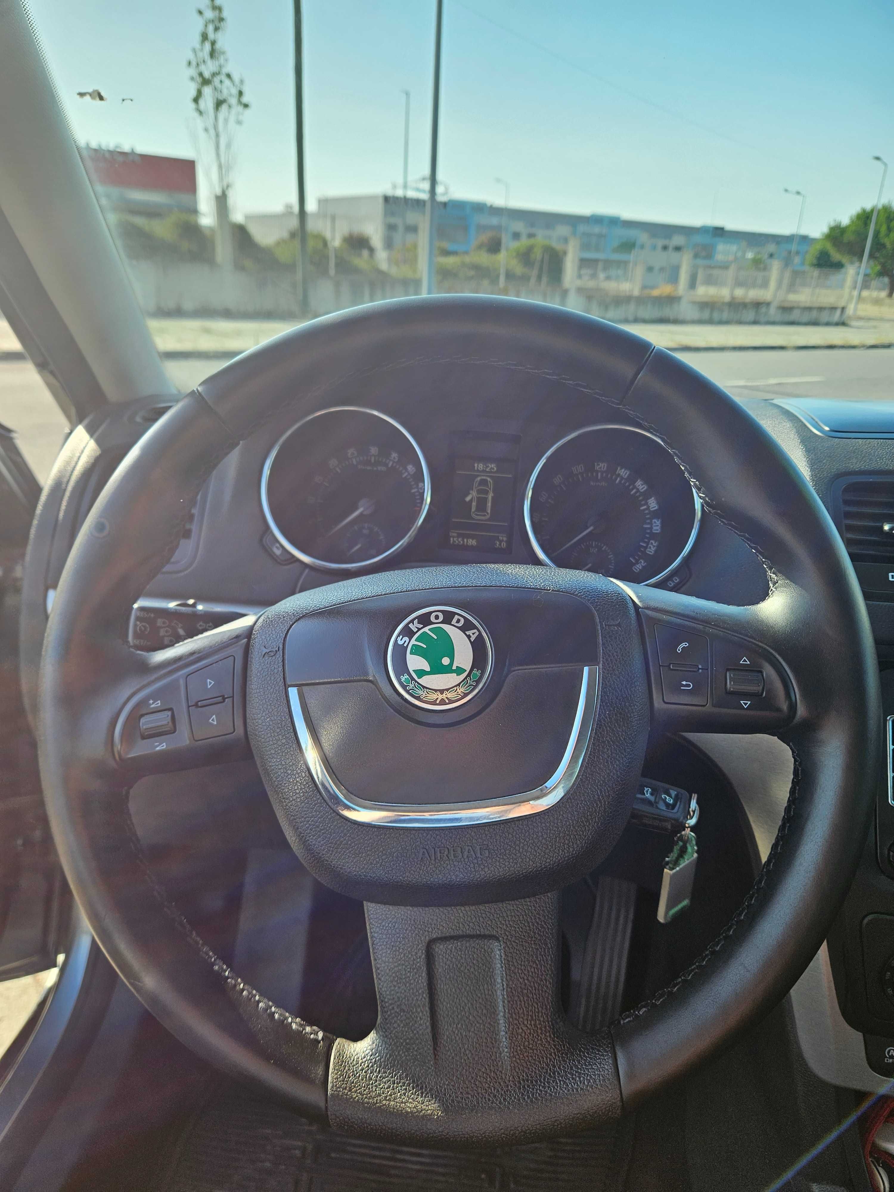 Skoda Yeti 1.6 TDI Experience | Nacional | Histórico Revisões