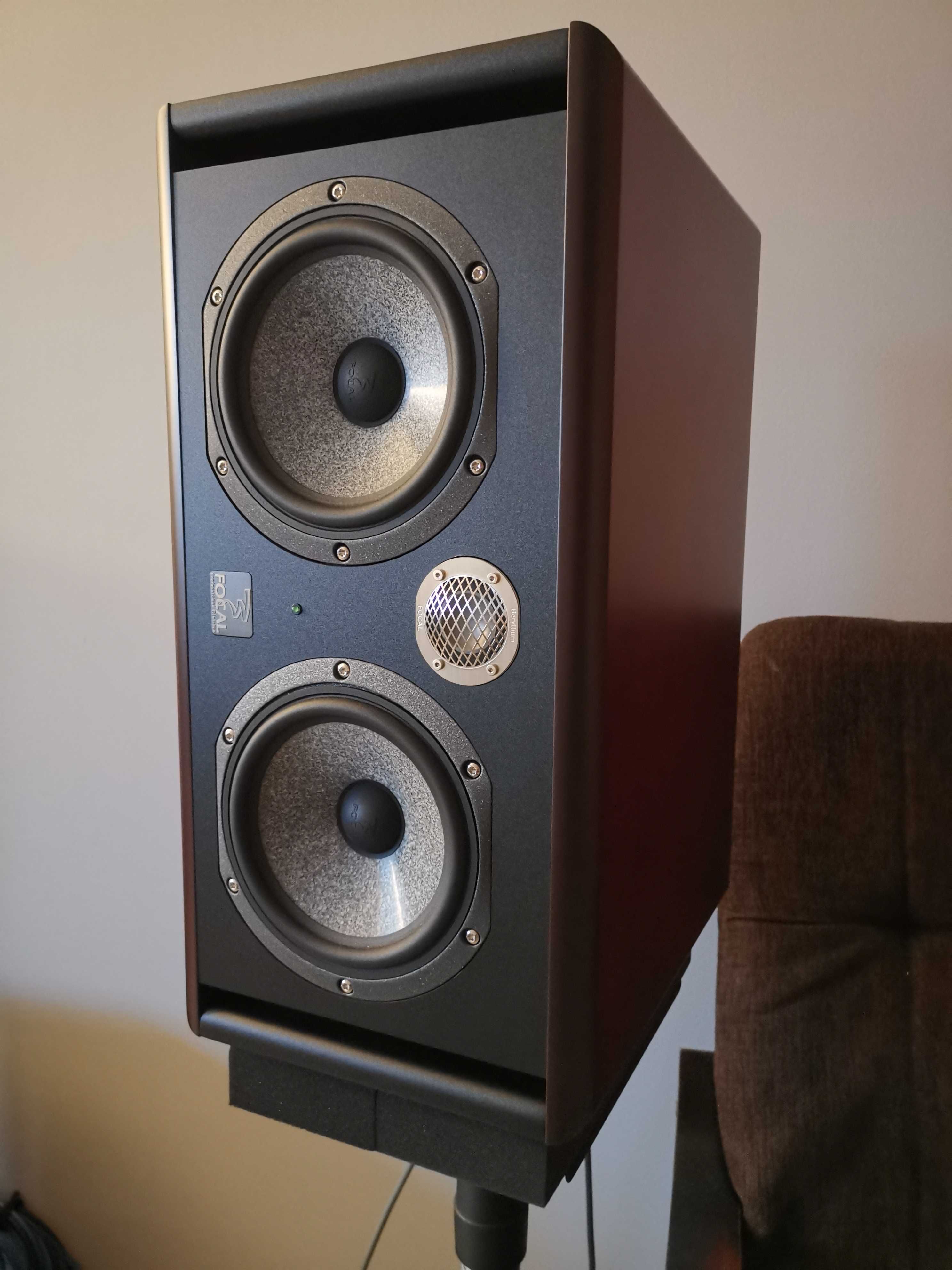 Focal SM6 Twin Be plus König & Meyer monitor stand