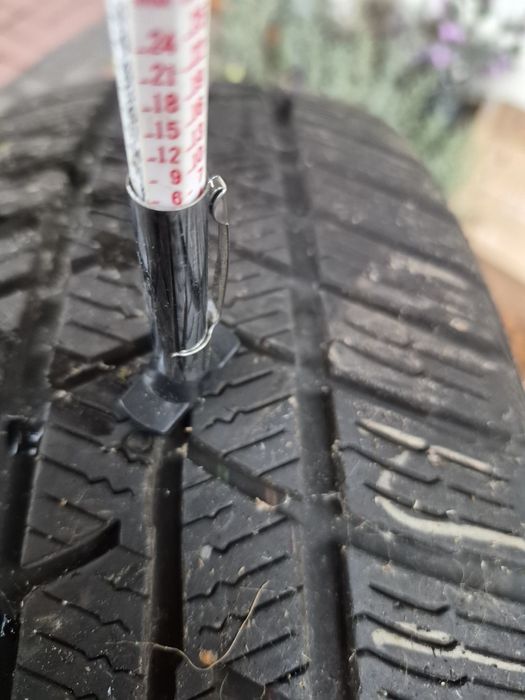 Komplet opon zimowych Barum 185/60 R15