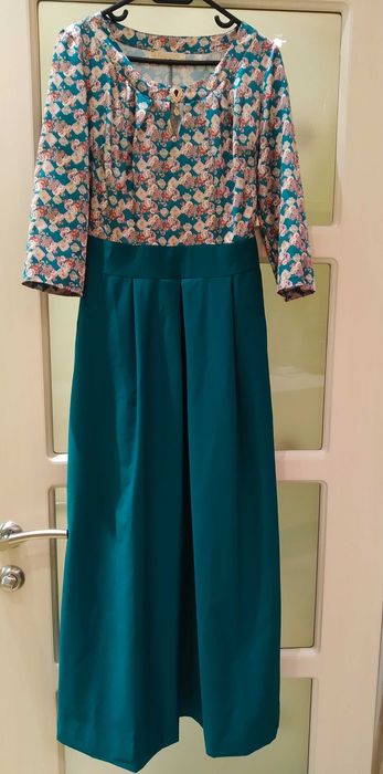 Женское длинное праздничное платье