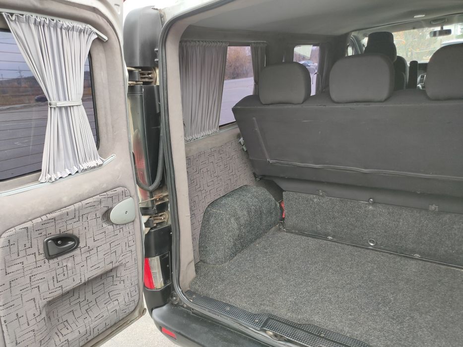 Renault Trafic LONG 1,9 пассажир 7+1