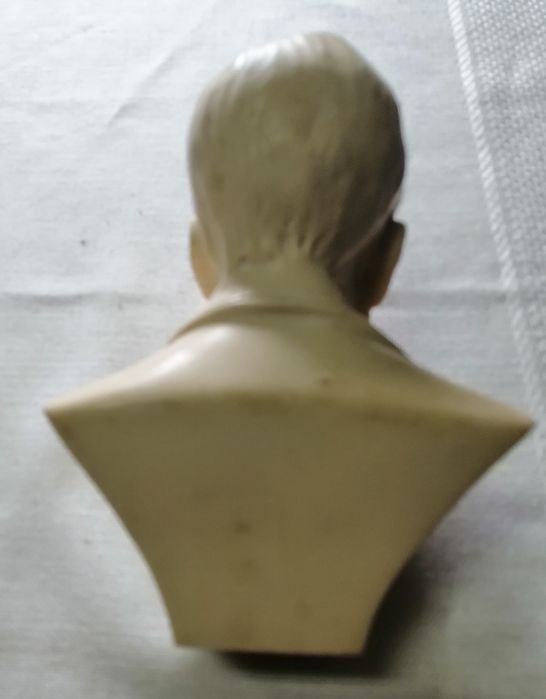 Busto Eça de Queirós.