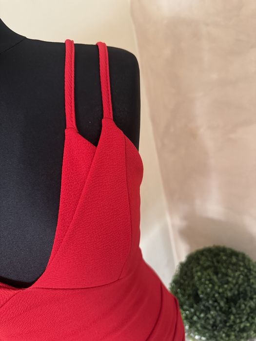 Piękna sexy czerwona sukienka 38