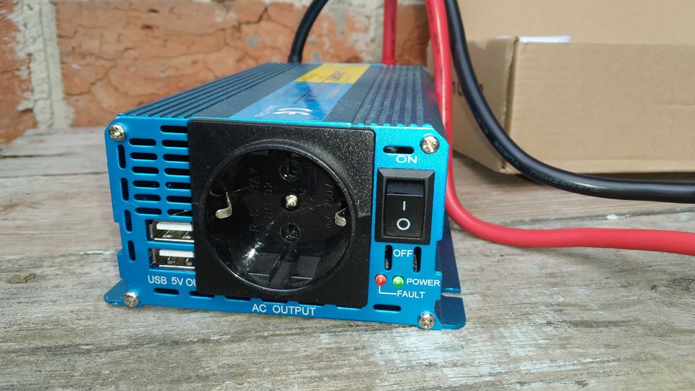 Інвертор 12 220 , Lvyuan 600/1200W, чистый синус