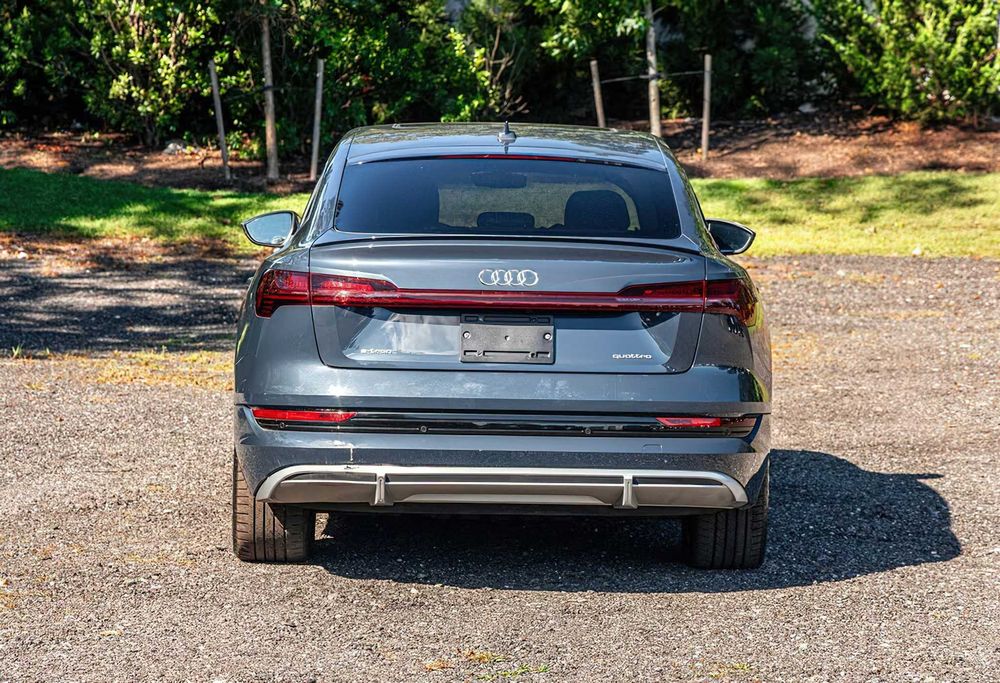 Audi E-Tron Sportback      2021