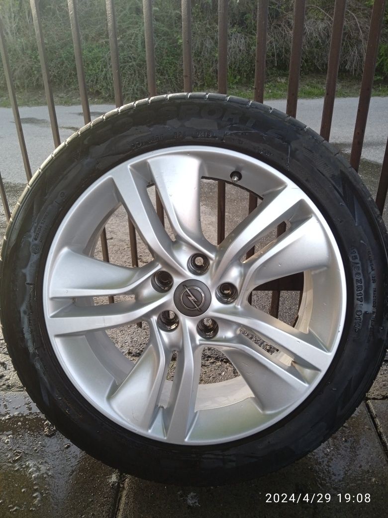 Alufelgi z oponami Opel 215/50Z R17   rozstaw 5x110