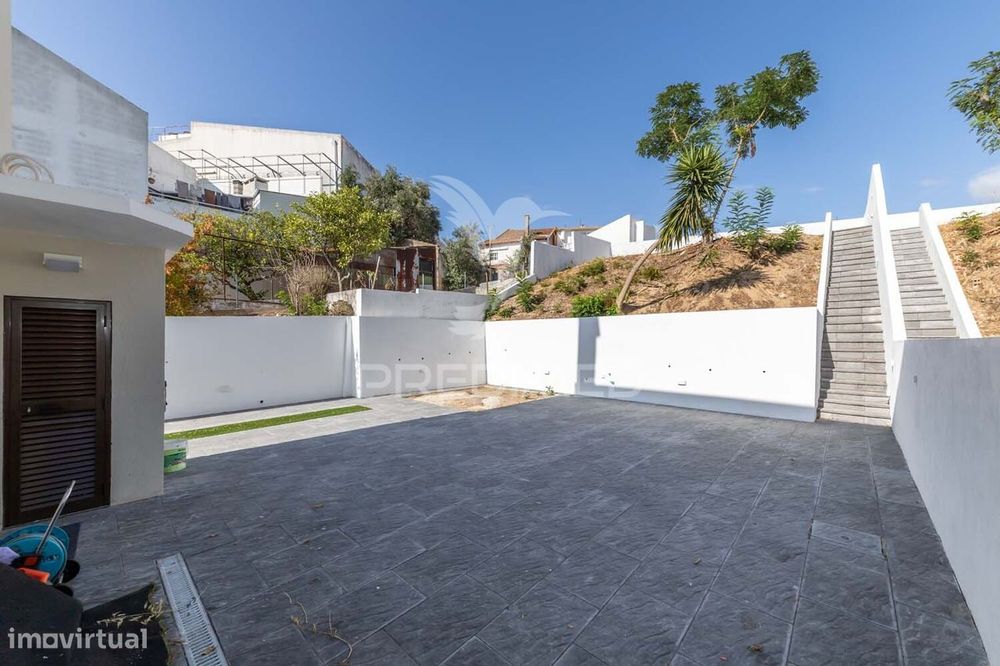 Seixal Fantástica moradia T 3 zona residencial com acabamentos mode...