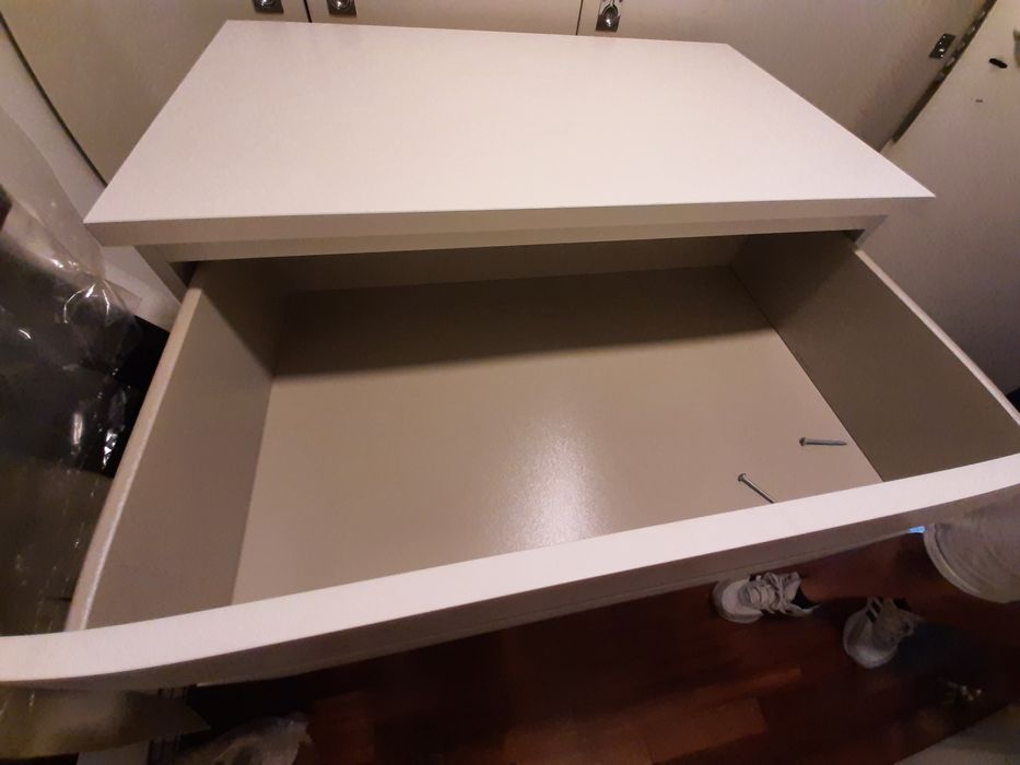 Cómoda IKEA Malm 4 gavetas