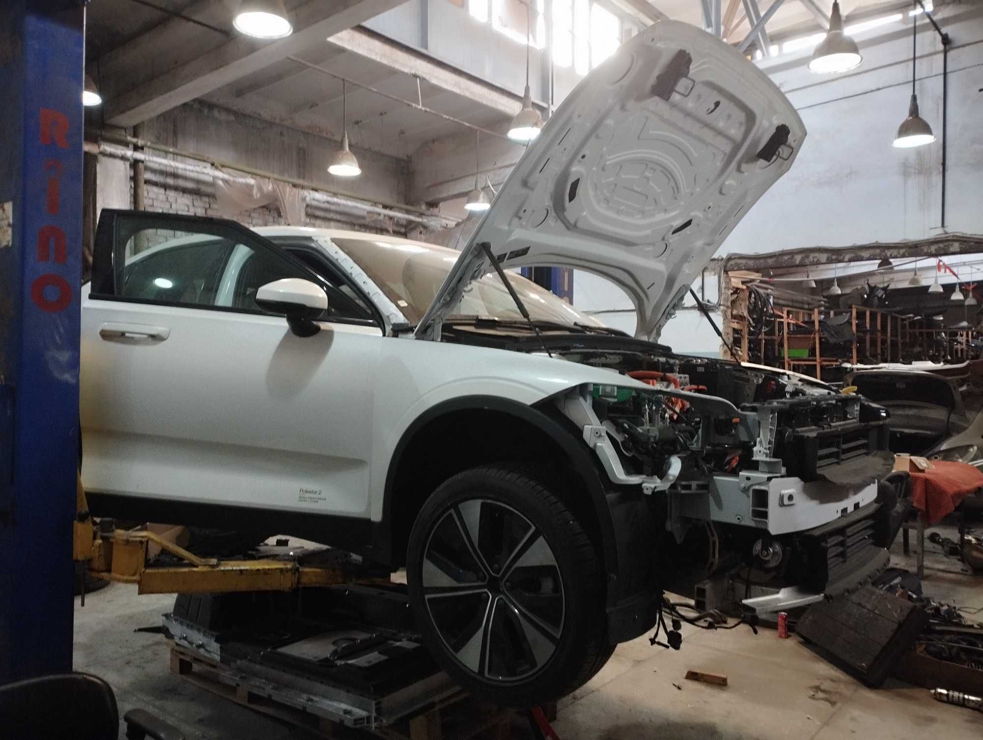 фонарь Polestar 2 кузов дверь салон крыло четверть крыша лажерон