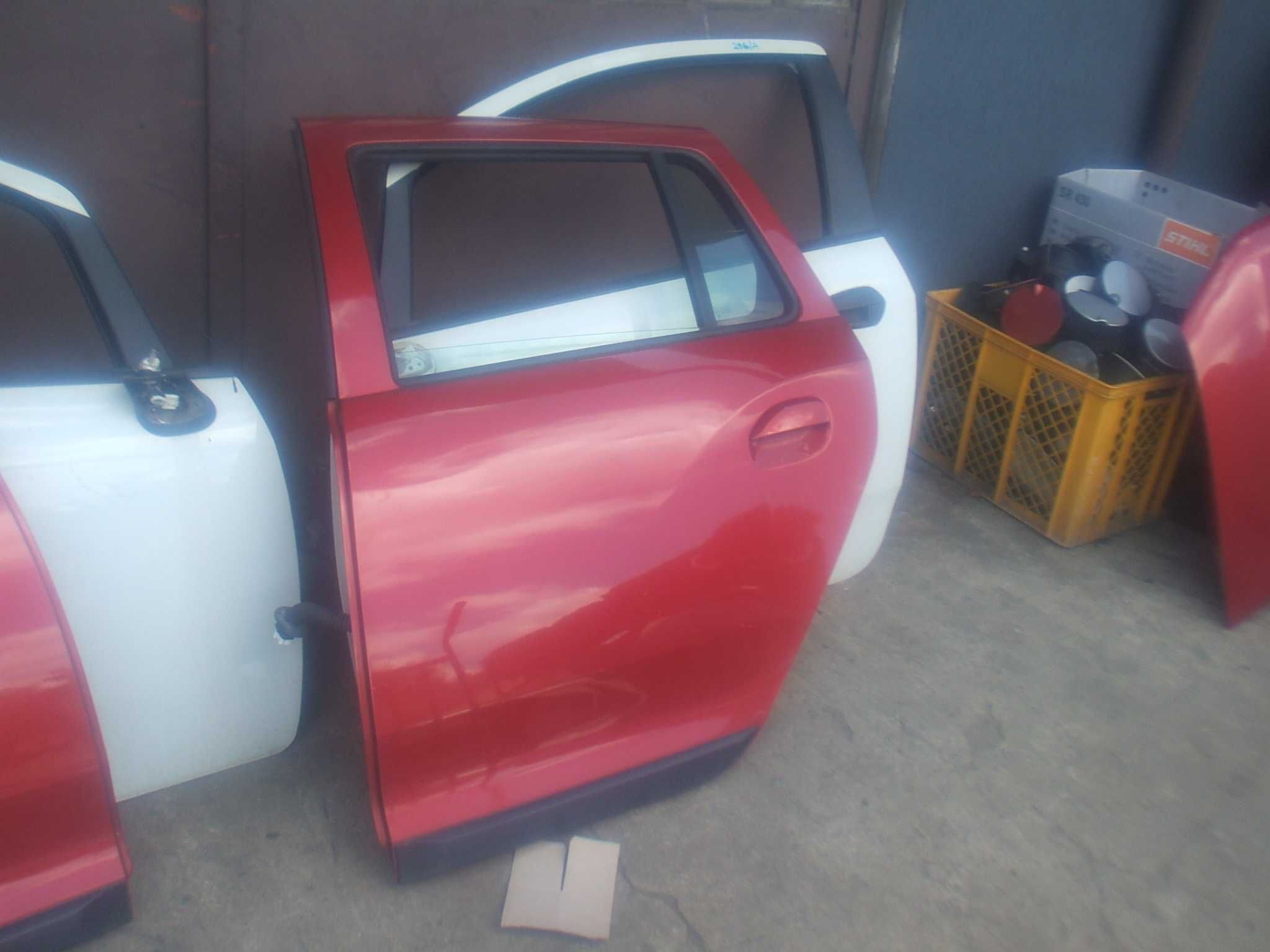 Drzwi tylne lewe Dacia Logan Kombi 2014 Nr.Lak. TEB76