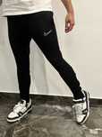 Nike spodnie sportowe czarne dresy z nadrukiem z kieszeniami nadrukiem