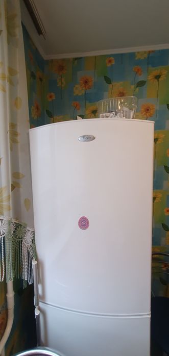 Холодильник Whirlpool