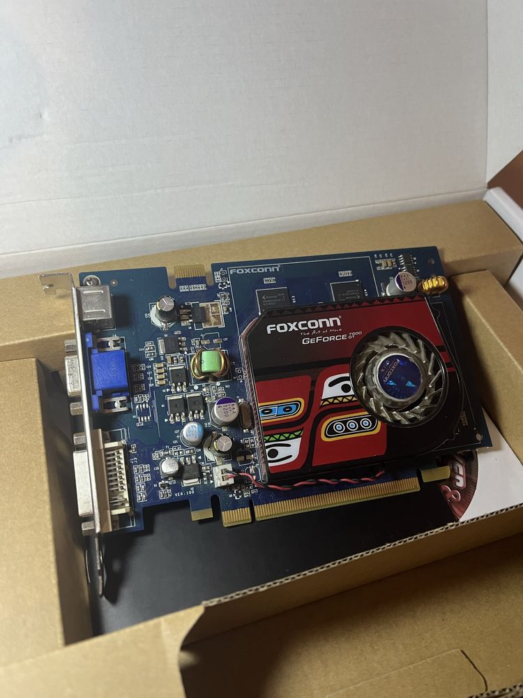 Відеокарта FOXCONN GeForce 7600 GT