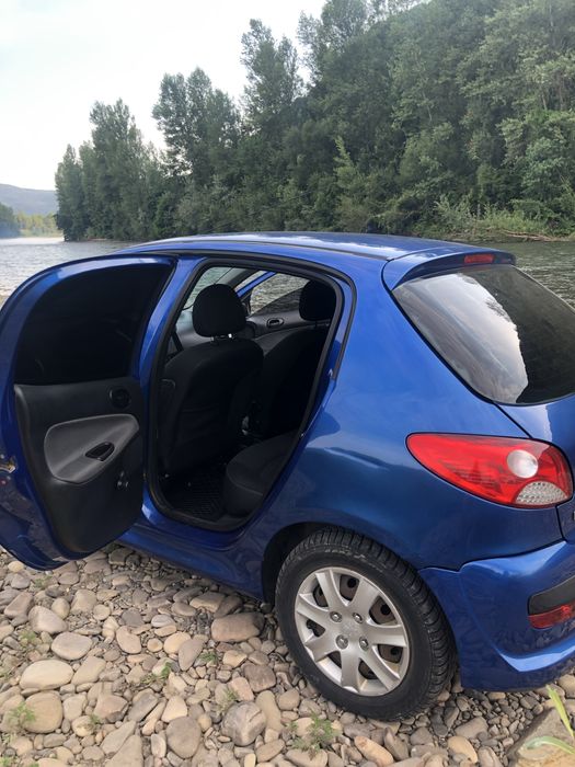 Продам  Пежо 206+