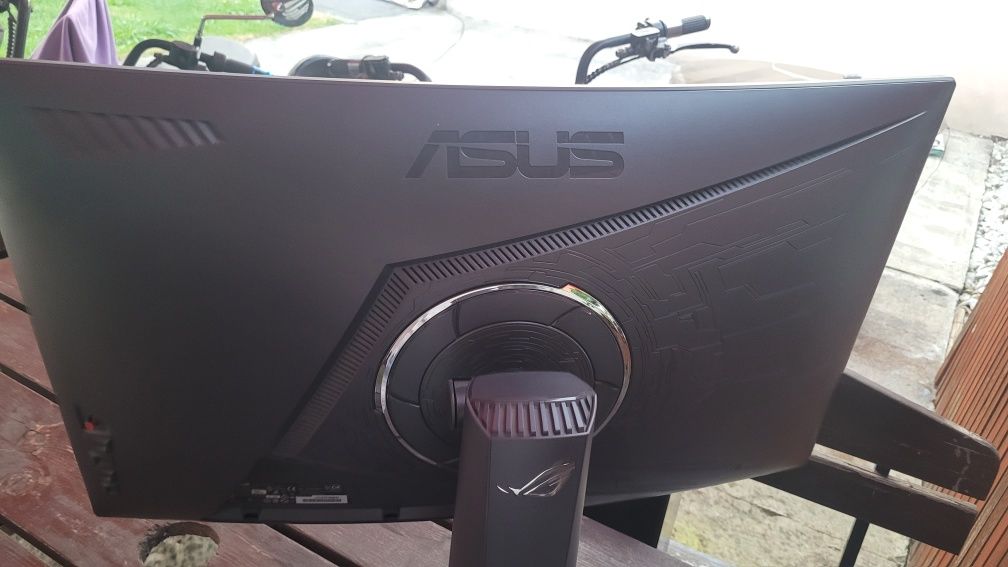 Monitor gamingowy Asus XG32VQR