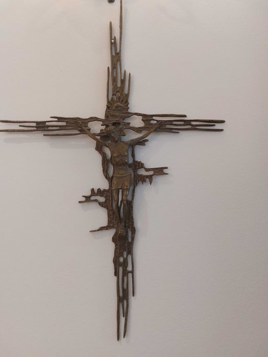 Crucifixo,  em latão
