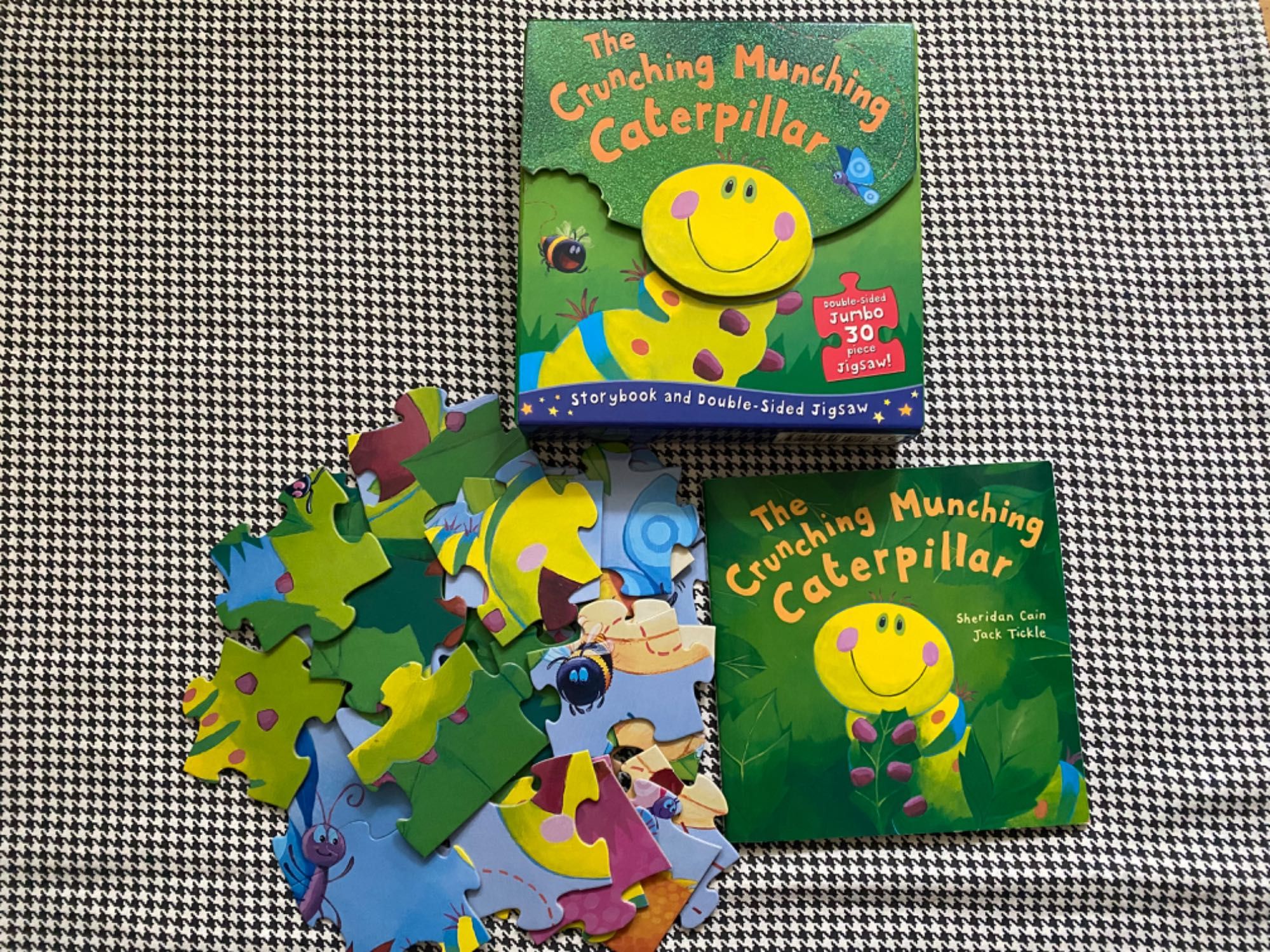 Super puzzle po angielsku, piękny jednorożec i książeczka
