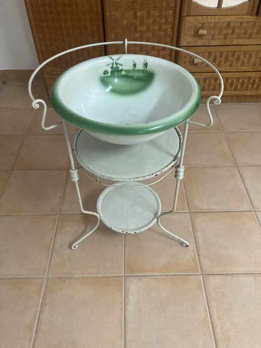 Lavatório vintage em esmalte