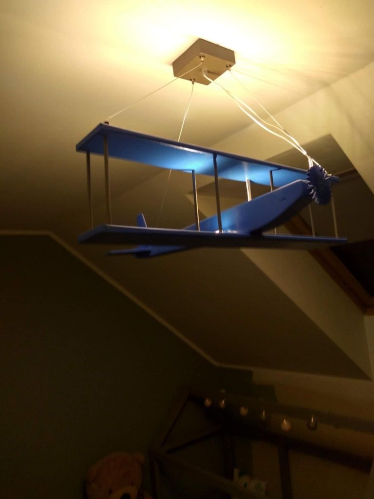 Lampa samolot do pokoju dziecięcego