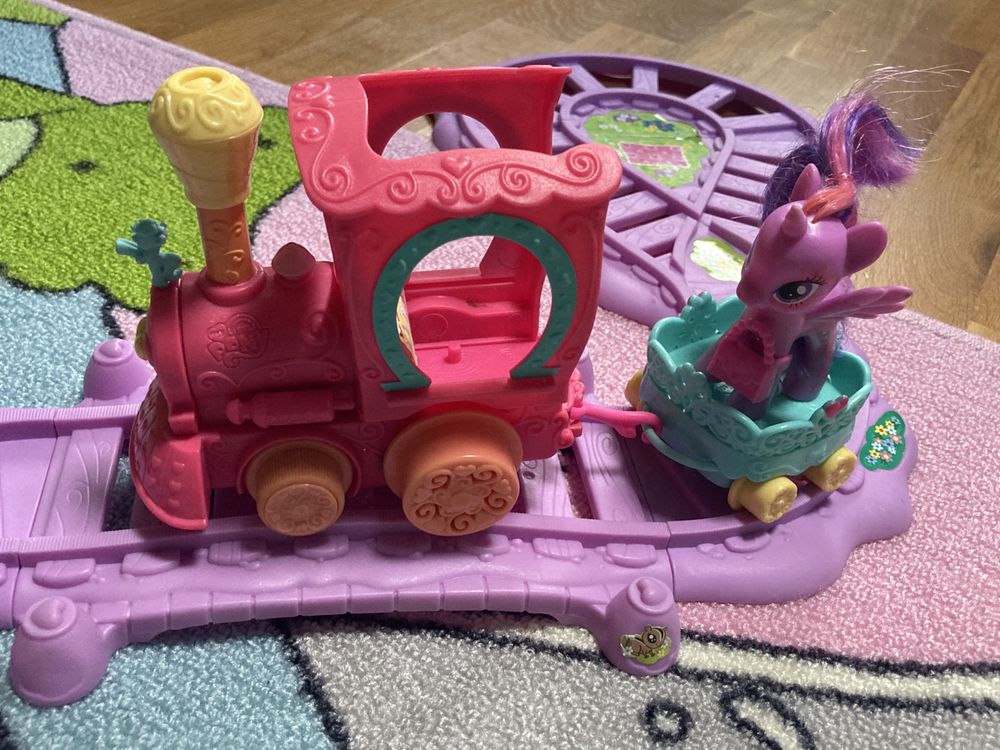 Pociąg my little pony oraz 5 koników firmy hasbro