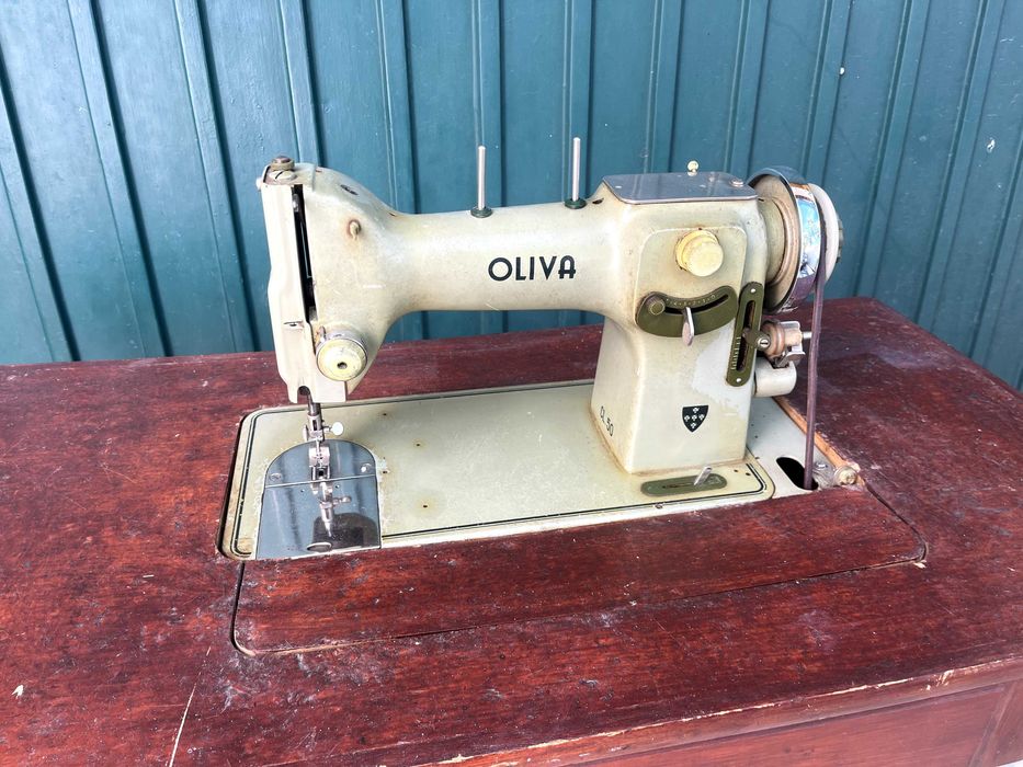 Máquina de Costura OLIVA CL50 – Vintage, Operacional