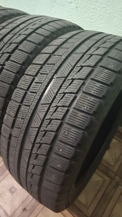 Б/У зимові шини 235/45 R18 98V