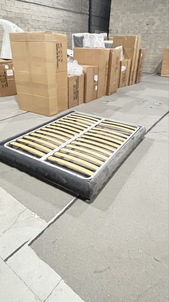 Cama completa forrada a tecido .