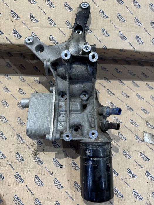 Корпус масляного фильтра Ауди А4 Б8 електро помпа водяная Audi A4 B8