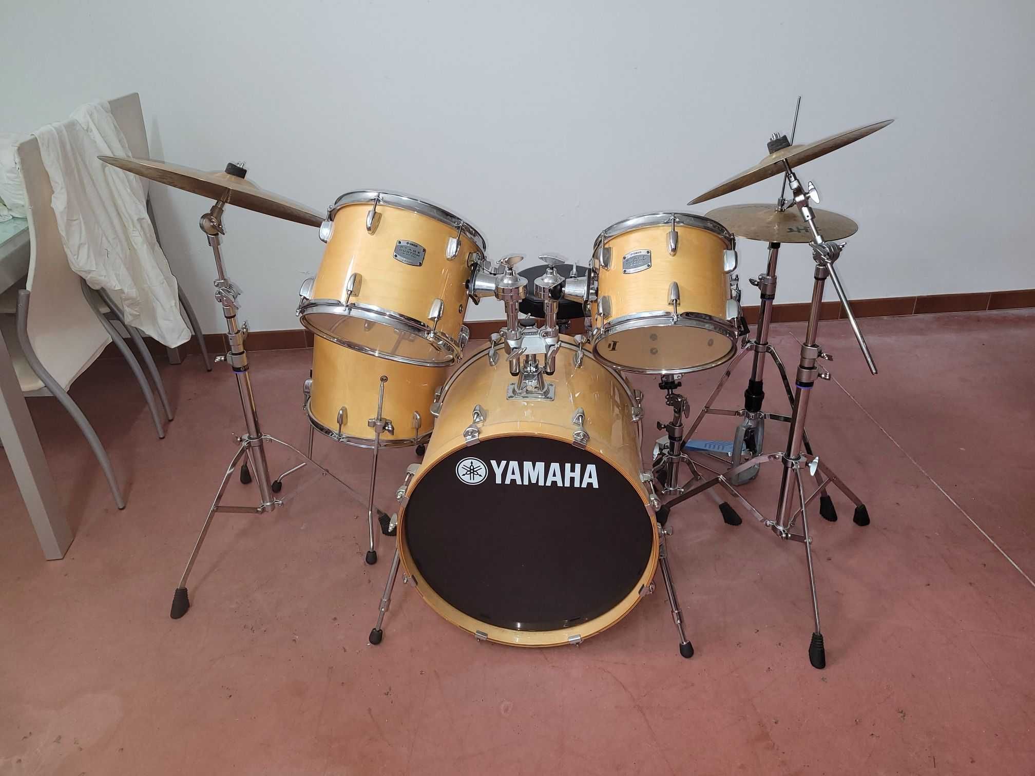 Bateria YAMAHA com pratos Zildjian