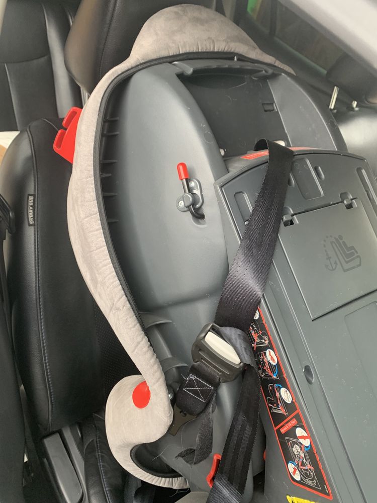 Авто кресло с системой крепления Isofix